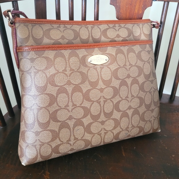 Coach Cross Body Bag - Picture 2 of 13